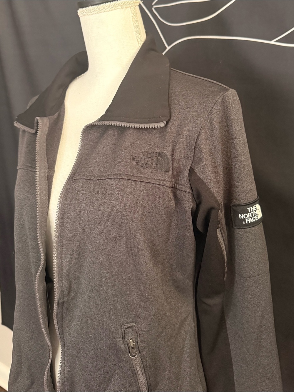 The North Face Black and Gray Fleece Jacket with Logo Patch - Picture 2 of 5